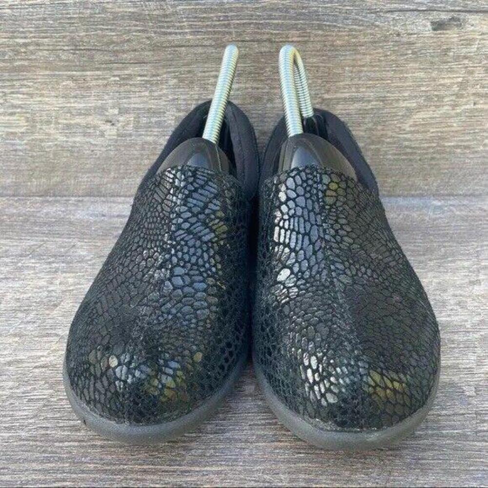 Clarks Cloudsteppers Women's Loafers Shoes Size 6.5 Black Snake Print
